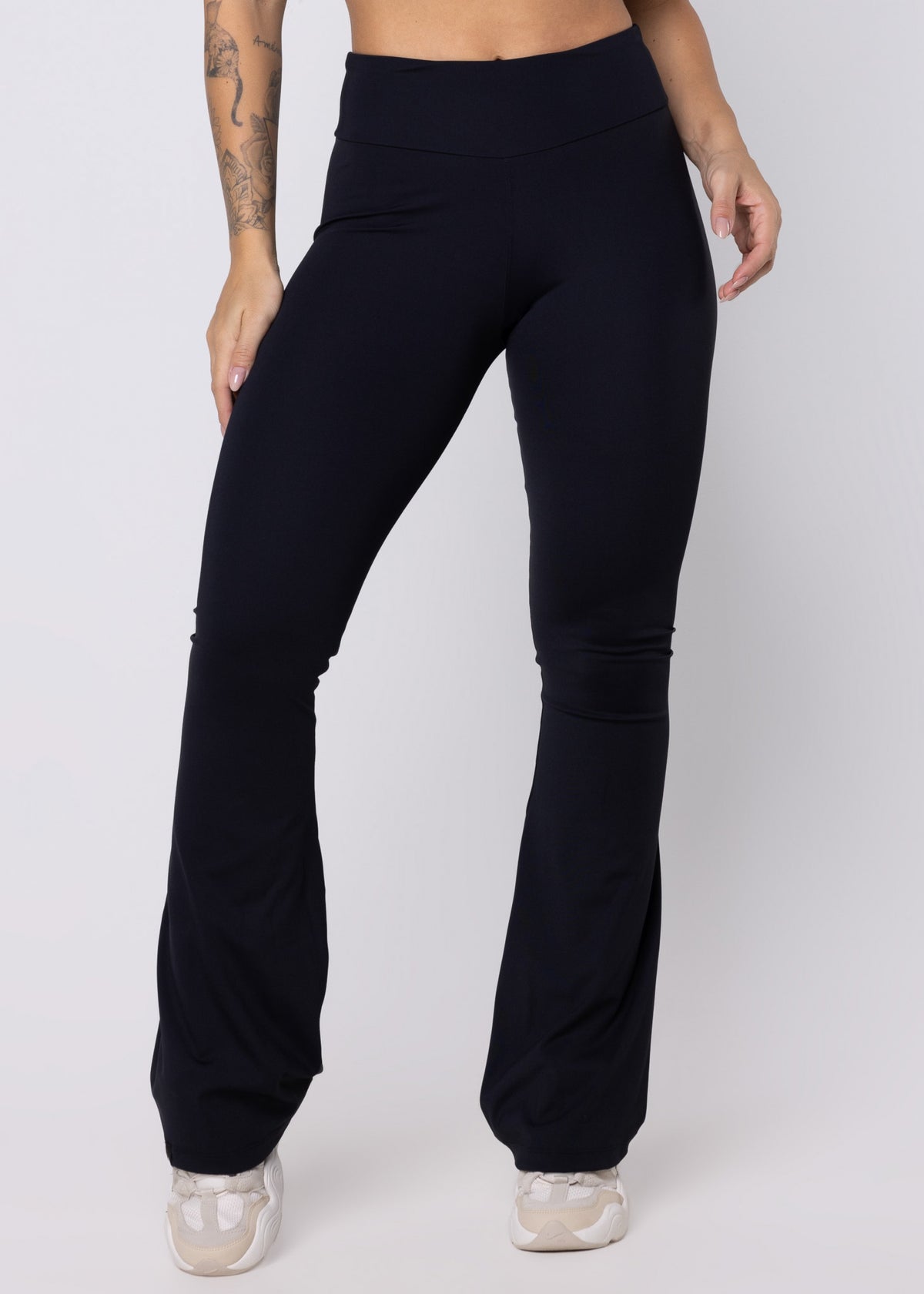 Calça Flare Upside em Poliamida Preta