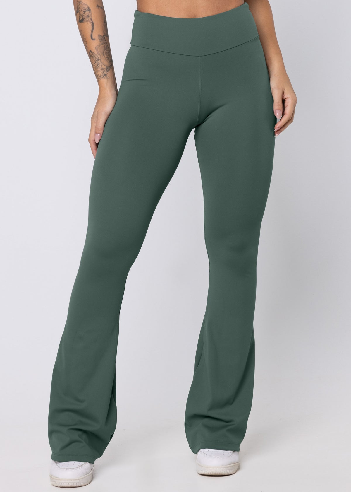 Calça Flare Upside em Poliamida Verde