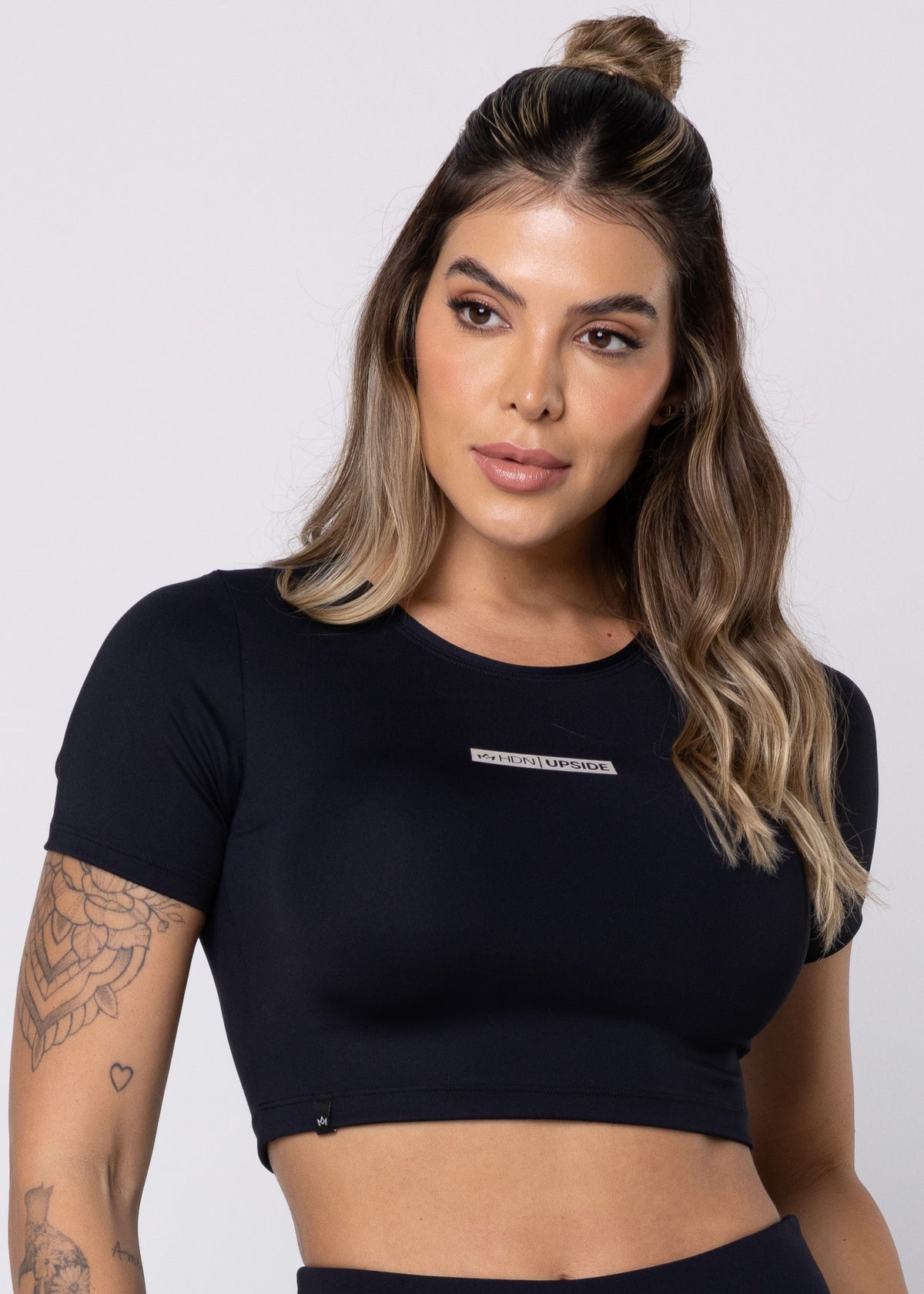 Cropped Manga Upside em Poliamida Preta