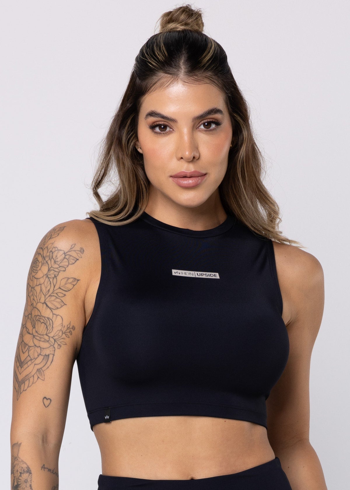 Cropped Upside Gola Alta em Poliamida Preta