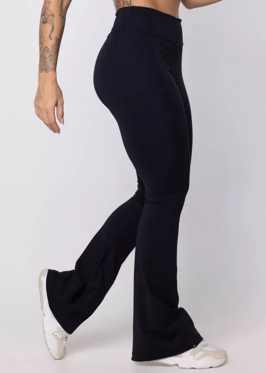 Calça Flare Upside em Poliamida Preta